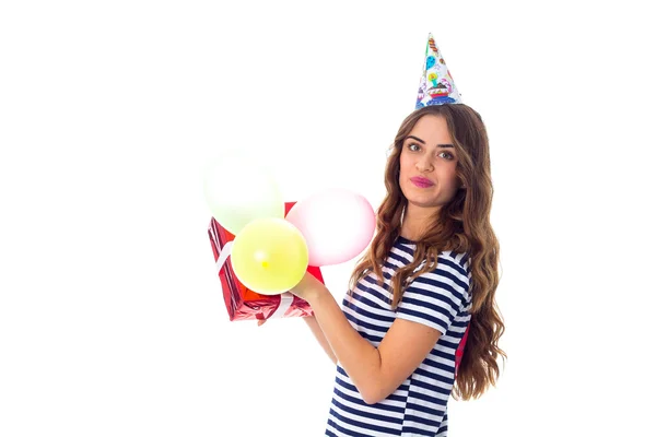 Kvinna med närvarande och ballonger — Stockfoto