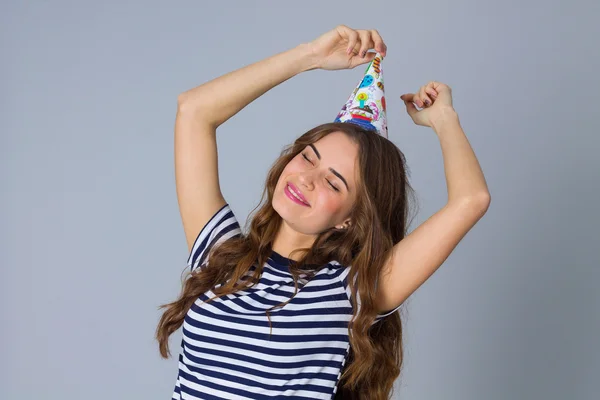 Mujer en celebración gorra cogida de la mano — Foto de Stock