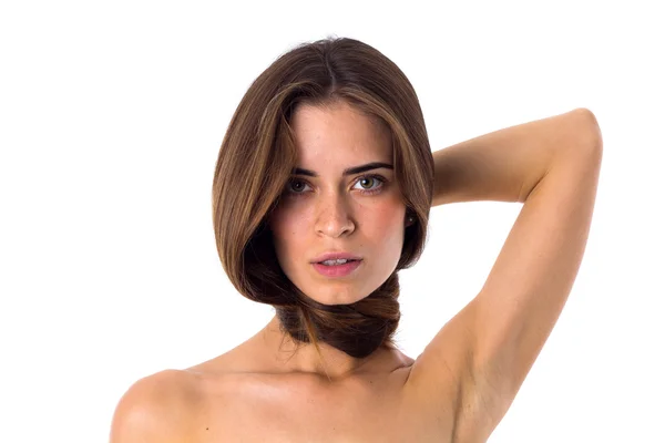 Giovane donna con una lunga treccia intorno al collo — Foto Stock