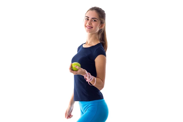 Mulher com centímetro segurando uma maçã — Fotografia de Stock