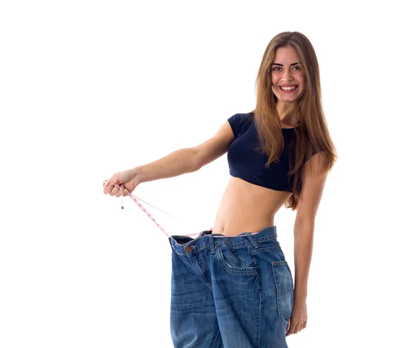 Frau trägt Jeans von viel größerer Größe — Stockfoto