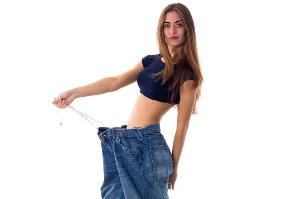 Femme portant un jean de beaucoup plus grande taille — Photo