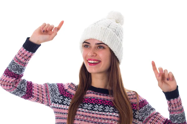 Vrouw in trui en witte hoed — Stockfoto