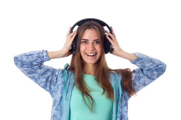 Mujer joven en auriculares — Foto de Stock
