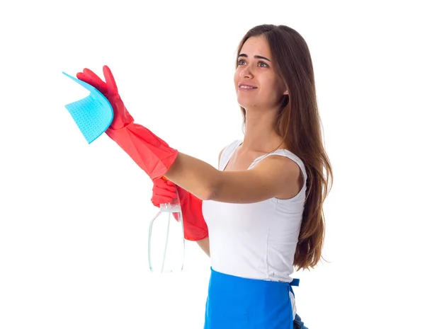 Mujer que usa plumero y detergente —  Fotos de Stock