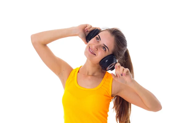 Jovem mulher em fones de ouvido — Fotografia de Stock