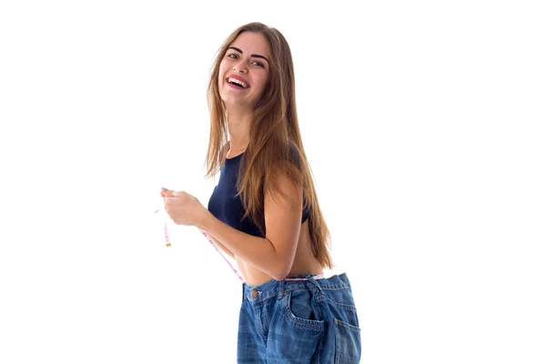 Žena nosí džíny mnohem větší velikosti — Stock fotografie