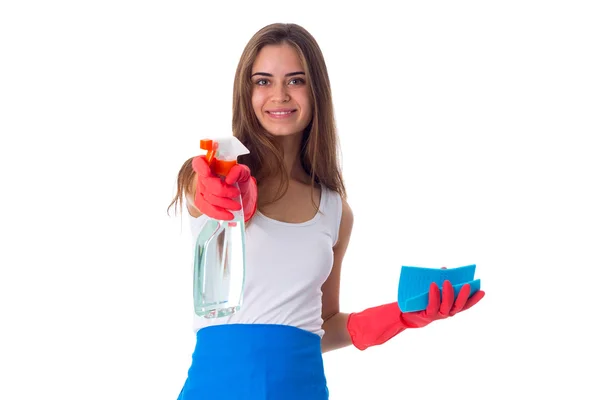 Жінка тримає пил і миючий засіб — стокове фото