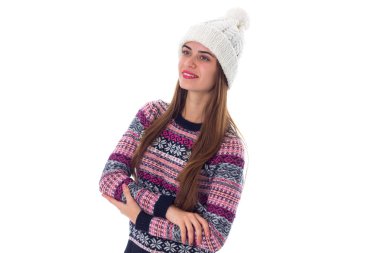 Kazak ve beyaz şapkalı kadın