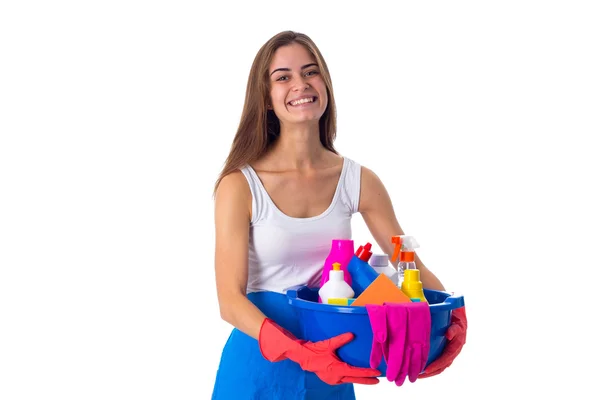 Frau hält Putzzeug in Waschschüssel — Stockfoto