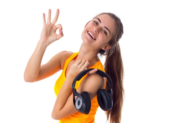 Mujer joven en auriculares — Foto de Stock