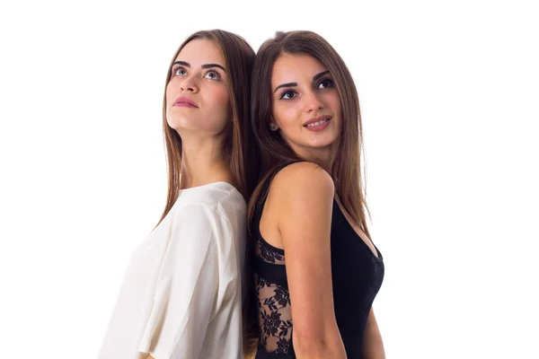 Twee jonge vrouw staan rug aan rug — Stockfoto