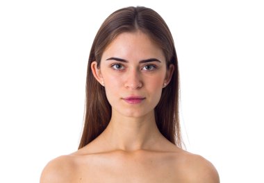 uzun kahverengi saçlı genç kadın