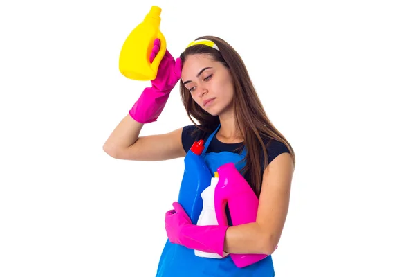 エプロン、洗剤を保持している女性 — ストック写真