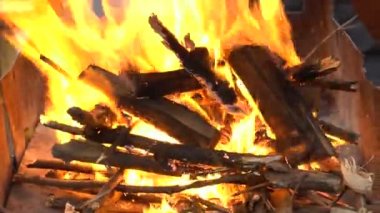 Barbekü yerinde yangın