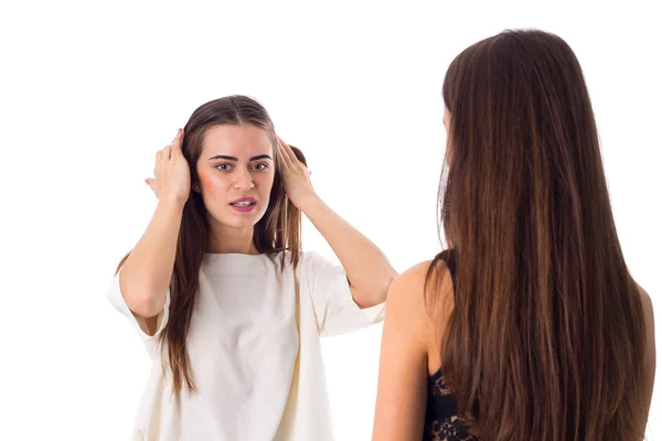 Two young woman talking — Stock Photo, Image