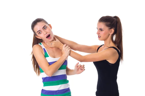 Νεαρή γυναίκα κρατώντας ένα άλλο γυναικείο λαιμό — Φωτογραφία Αρχείου