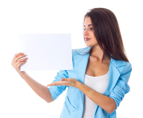 Mulher segurando folha branca de papel — Fotografia de Stock