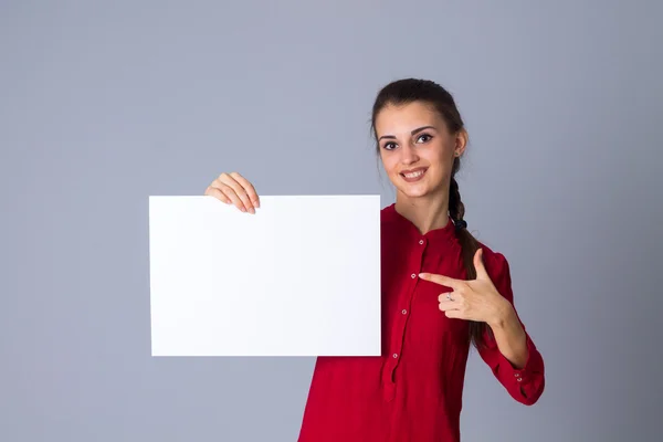 Fehér papírlap tartó női — Stock Fotó