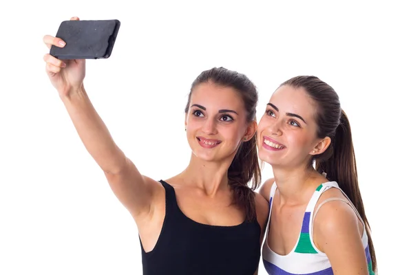 Dos mujeres jóvenes haciendo selfie — Foto de Stock