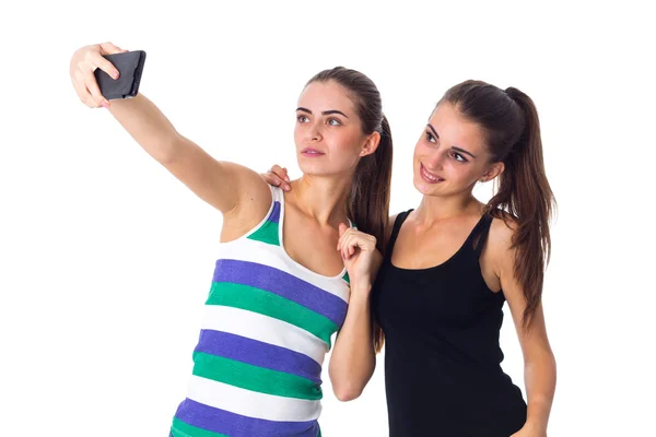 Dos mujeres jóvenes haciendo selfie —  Fotos de Stock