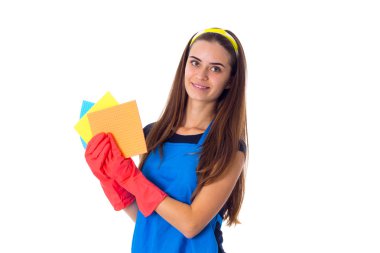 Önlük toz bezleri tutan kadın