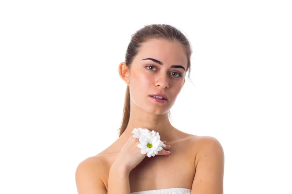 Young woman holding white flowers — Stock Photo, Image