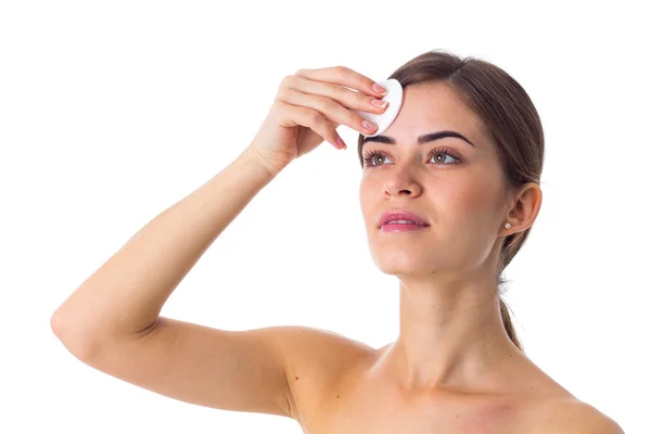 Young woman using cotton pads — Stock Photo, Image