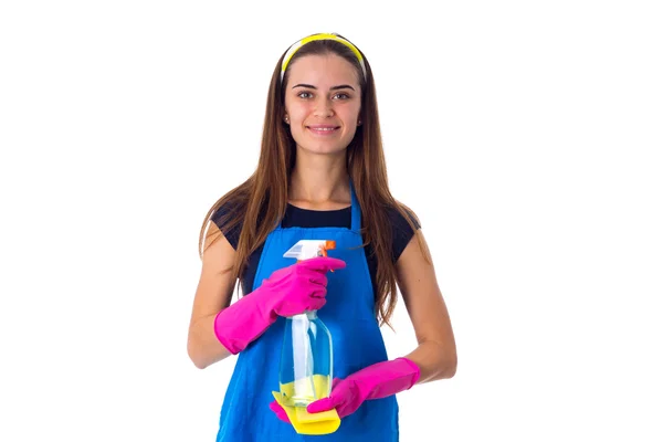 女人控股洗涤剂和除尘器 — 图库照片