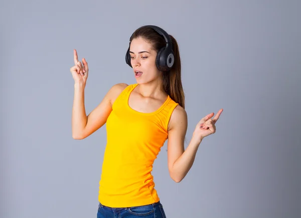 Young woman in headphones — Stock Photo, Image