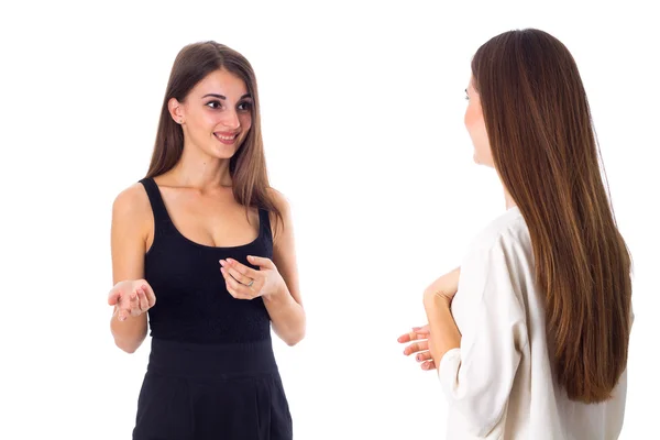Twee jonge vrouw praten — Stockfoto