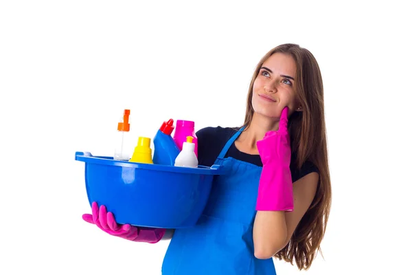 Mulher segurando coisas de limpeza em lavatório — Fotografia de Stock