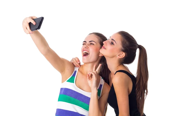 Duas jovens mulheres fazendo selfie — Fotografia de Stock