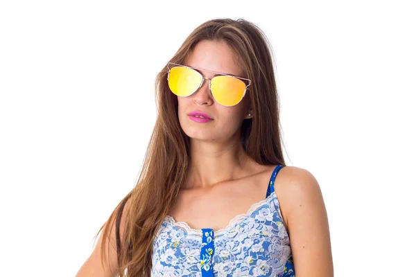 Mujer joven en gafas de sol — Foto de Stock