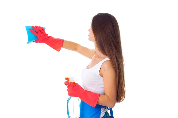 Mulher usando espanador e detergente — Fotografia de Stock