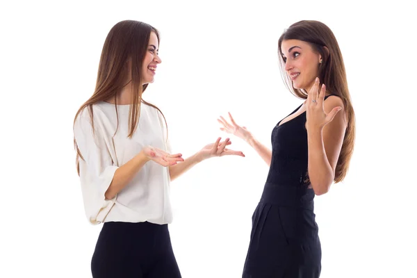 Két fiatal nő beszél — Stock Fotó