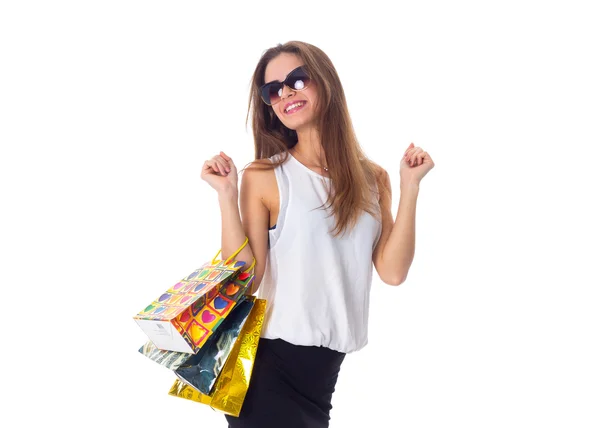 Mujer en gafas de sol con bolsas de compras — Foto de Stock