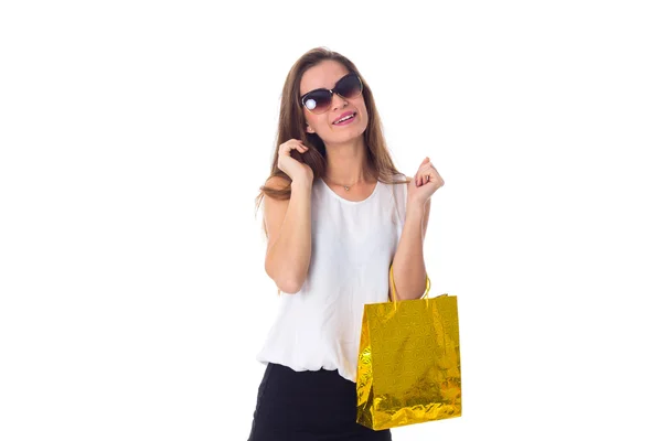 Mujer en gafas de sol con bolsa de compras — Foto de Stock