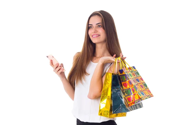 Mujer con smartphone y bolsas de compras — Foto de Stock