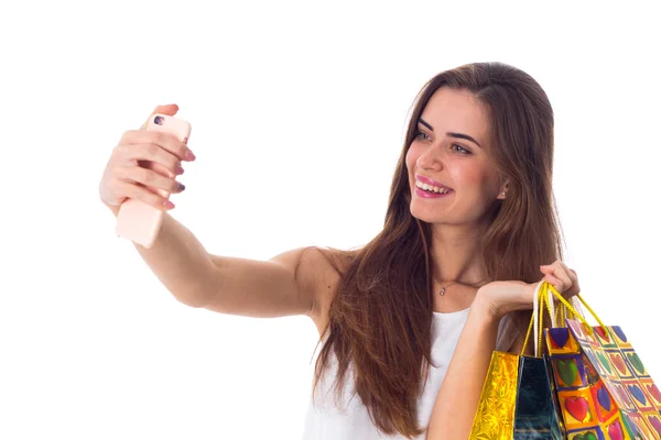 Mujer con bolsas de compras haciendo selfie — Foto de Stock