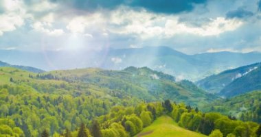 Dramatik gökyüzü ile güzel Dağları