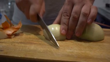 Adam kesme taze soğan