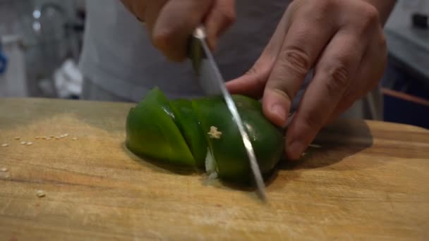 Man cutting pepper — Stock Video