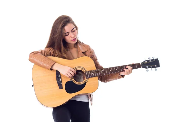 Jonge vrouw met een gitaar — Stockfoto