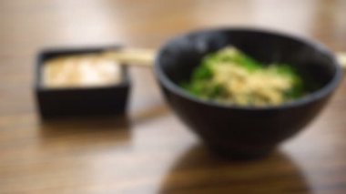 Hiyashi waakame chuka salata