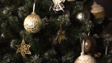 Oyuncaklarla Noel ağacı