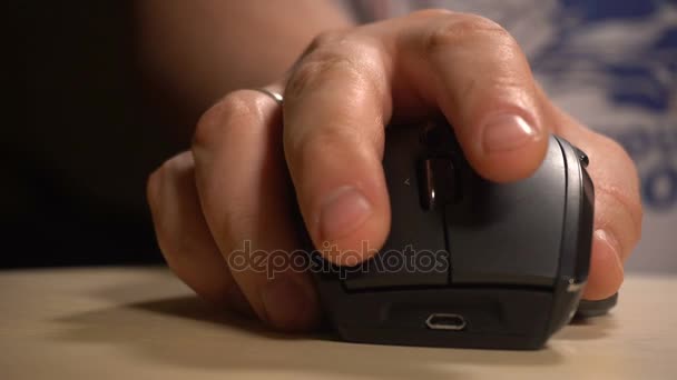 Hand of man clicking and scrolling mouse — Stock Video