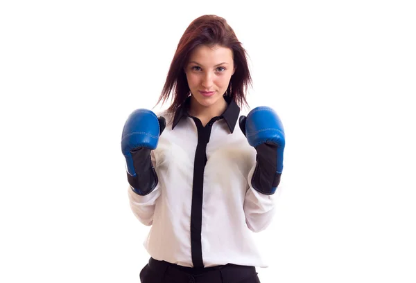 Joven empresaria en guantes de boxeo — Foto de Stock