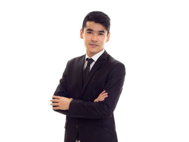 siyah smokin içinde genç adam