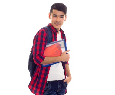 Genç adam sırt çantası ve kopya-kitaplar